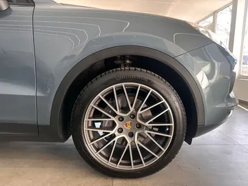 Car image 34