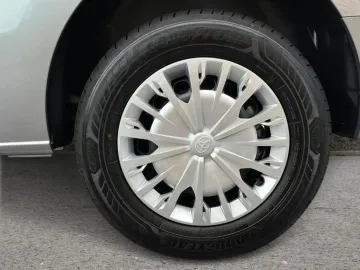 Car image 27