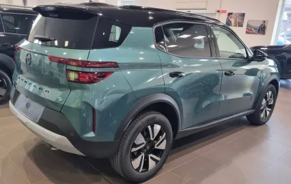 Car image 3