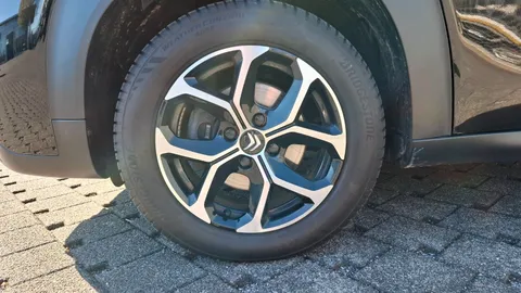 Car image 23