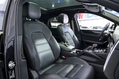 Car image 38