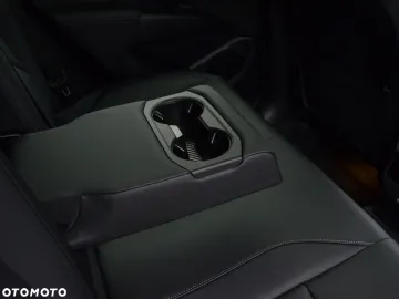 Car image 40