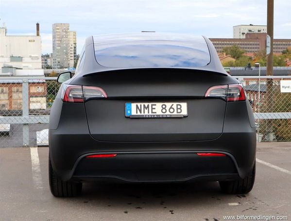 Tesla Model Y Performance AWD 393 kW image number 18