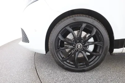 Car image 34