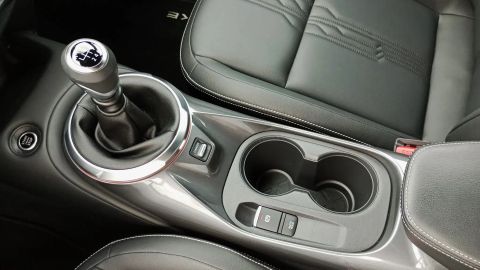 Car image 25