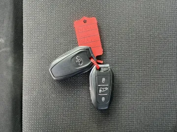 Car image 34