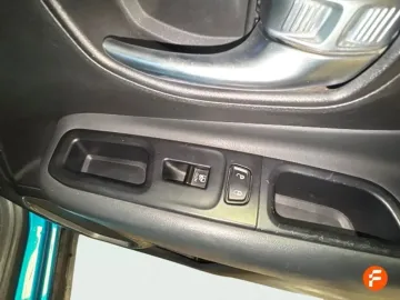 Car image 32