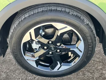 Car image 27