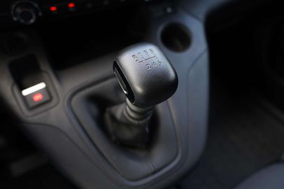 Car image 31