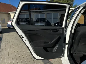 Car image 36