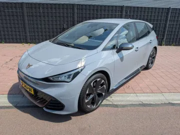 Car image 24
