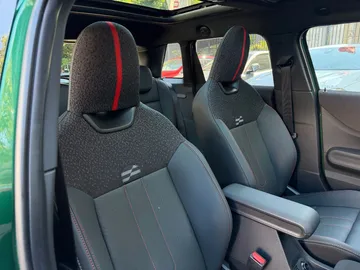 Car image 33