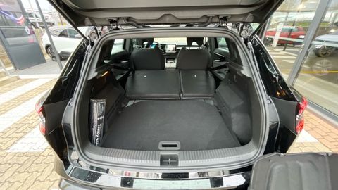 Car image 32