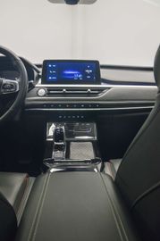 Car image 26