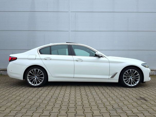 BMW 545 e xDrive 290 kW image number 3