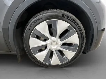 Car image 35