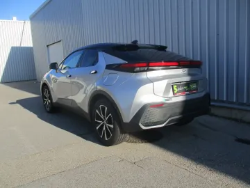 Car image 5