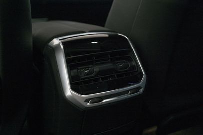 Car image 35