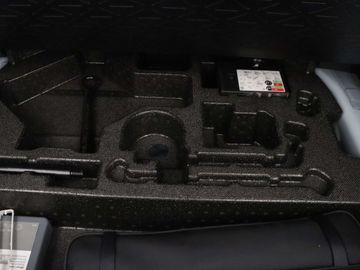 Car image 37