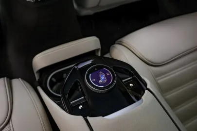 Car image 35