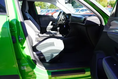 Car image 33