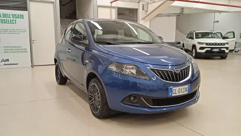 Car image 2