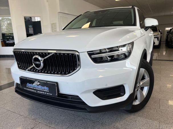 Volvo XC40 Momentum 95 kW image number 1