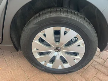 Car image 26