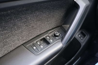 Car image 38