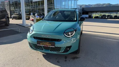 Car image 14