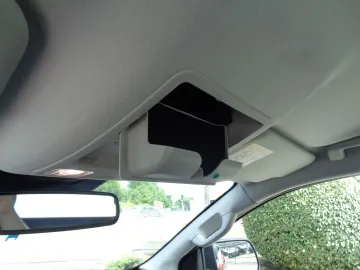 Car image 26