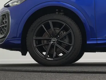Car image 47