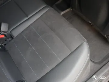 Car image 44