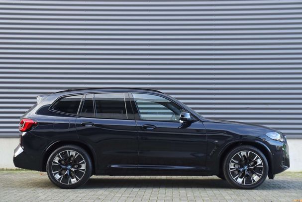 BMW iX3 210 kW image number 3