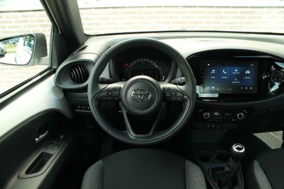 Car image 14