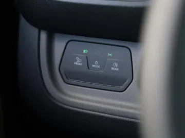 Car image 38