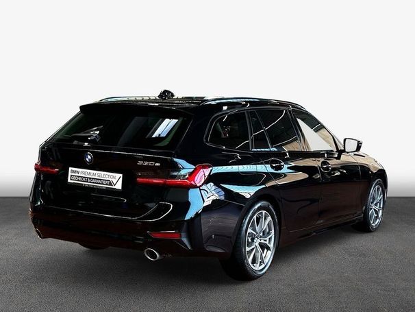 BMW 330 e Touring Sport Line 215 kW image number 3