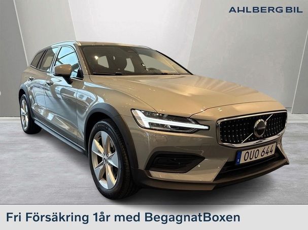 Volvo V60 Cross Country AWD B4 147 kW image number 1