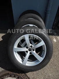 Car image 24