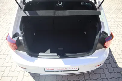 Car image 32