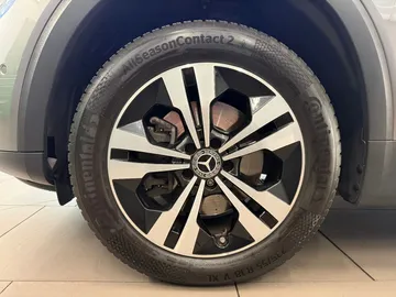 Car image 32