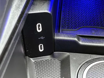 Car image 47