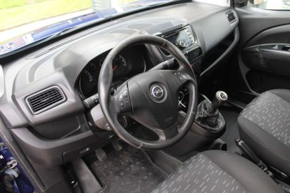 Car image 11