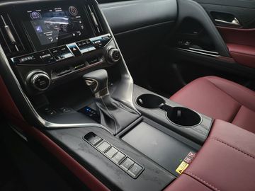 Car image 24