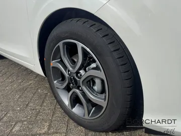 Car image 26