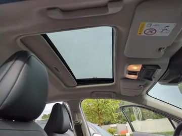 Car image 32