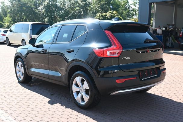 Volvo XC40 D3 AWD Momentum 110 kW image number 4