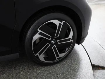 Car image 32