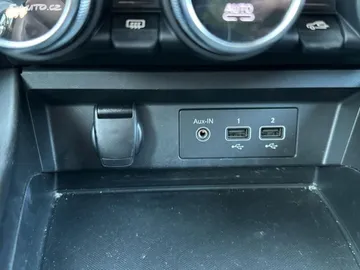 Car image 30