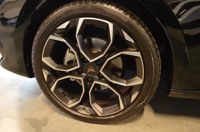 Car image 25